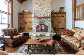 Luxe Chalet Ski On Off Hot Tub Pool and Views